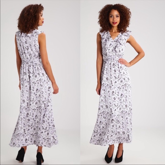 Banana Republic Dresses & Skirts - Like New! Banana Republic Maxi Ruffle Floral Dress